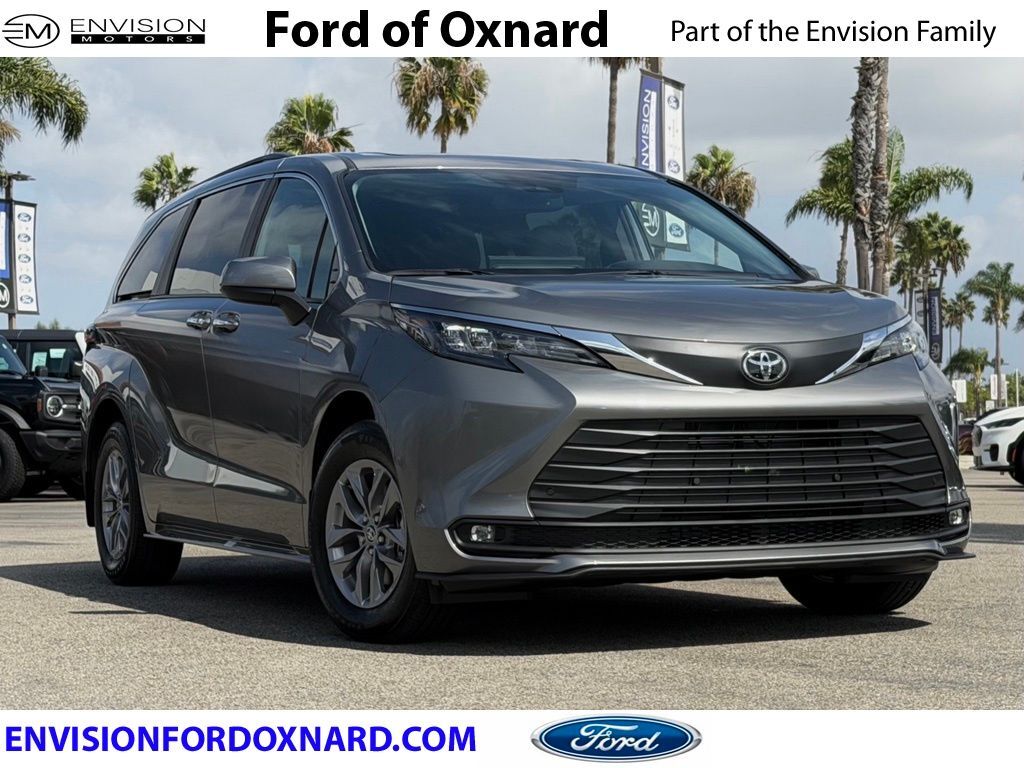 2026 TOYOTA Sienna