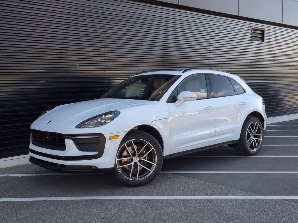 2026 PORSCHE Macan