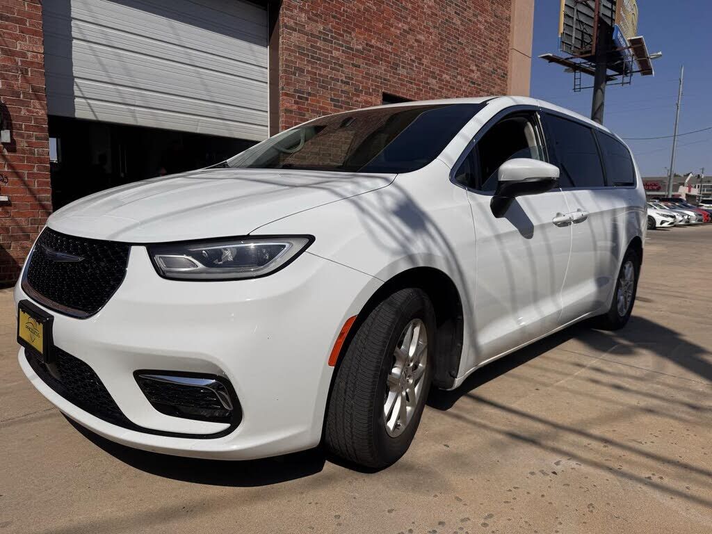2023 CHRYSLER Pacifica