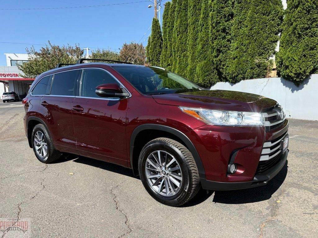 2017 TOYOTA Highlander