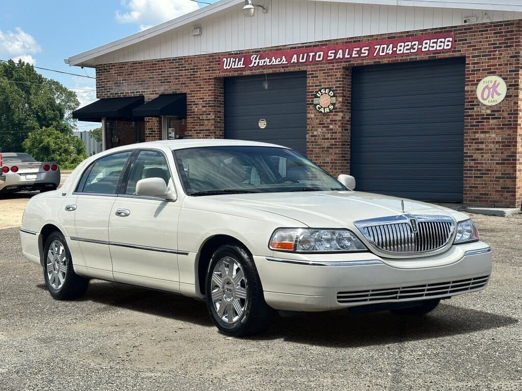 2005 LINCOLN Town Car