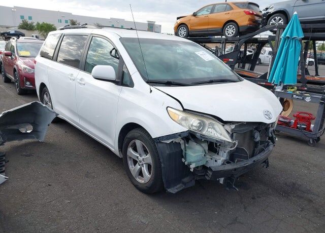 2012 TOYOTA Sienna