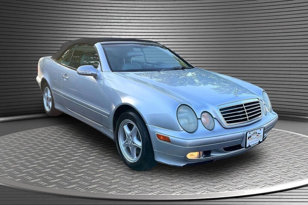 2001 MERCEDES-BENZ CLK-Class