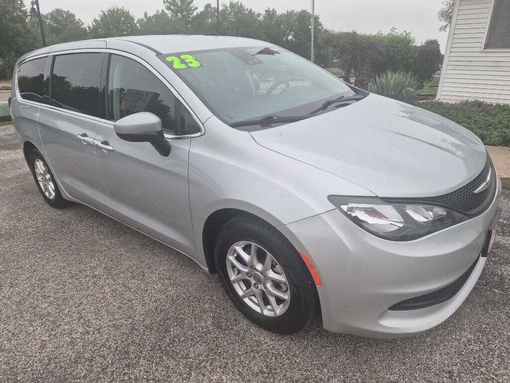2023 CHRYSLER Voyager