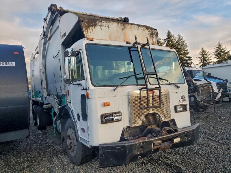 2008 PETERBILT 320