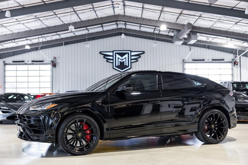 2022 LAMBORGHINI URUS