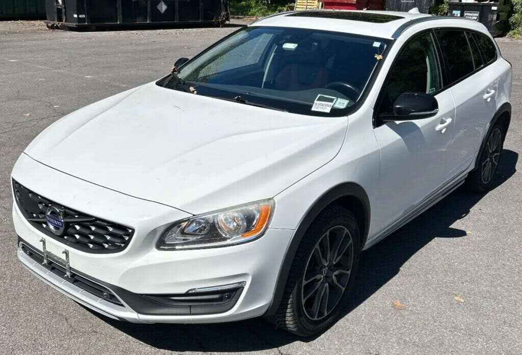2018 VOLVO V60