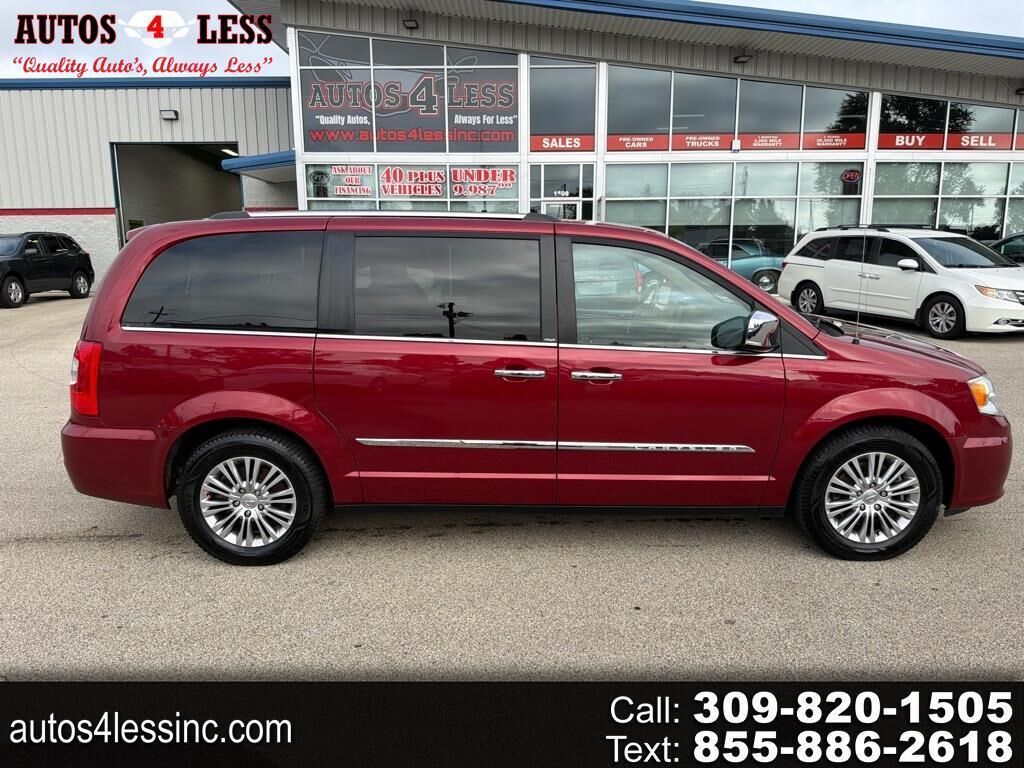 2013 CHRYSLER Town and Country