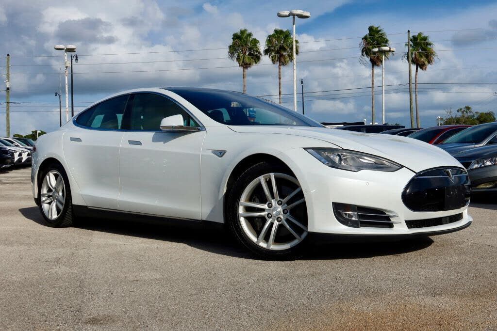 2015 TESLA Model S