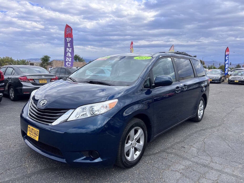 2011 TOYOTA Sienna