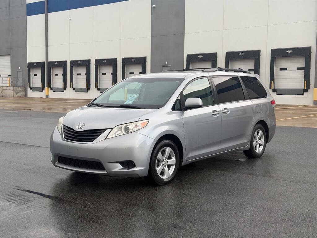 2011 TOYOTA Sienna