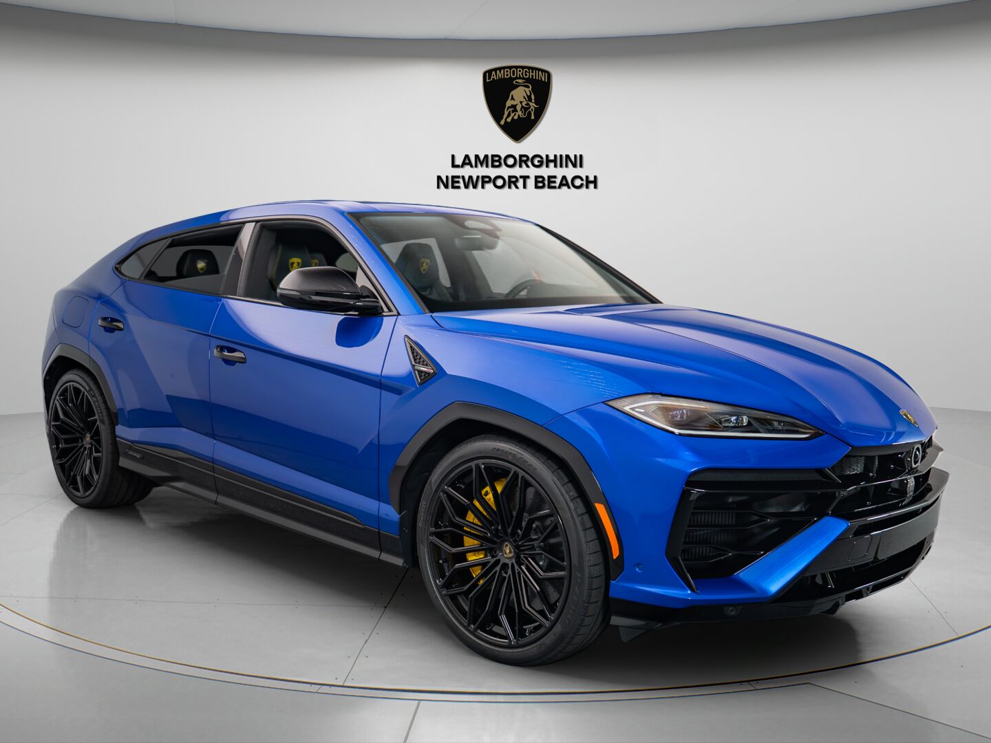 2026 LAMBORGHINI URUS