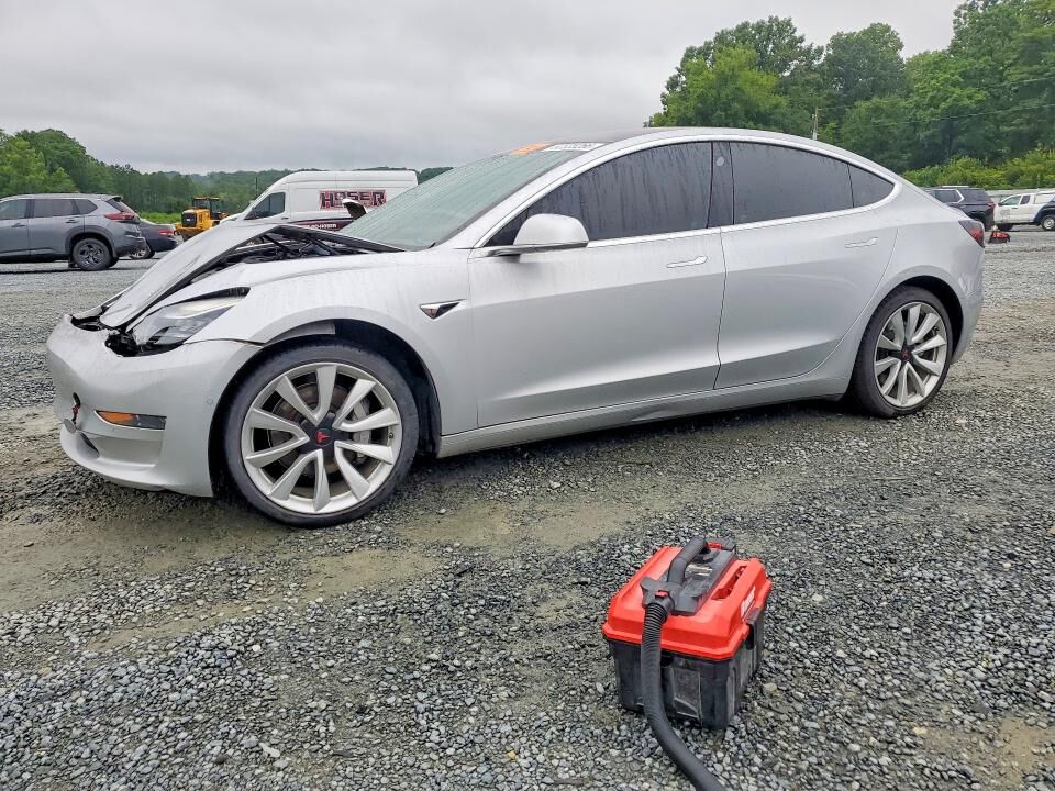 2018 TESLA Model 3