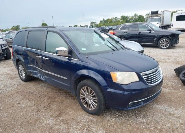2013 CHRYSLER Town and Country