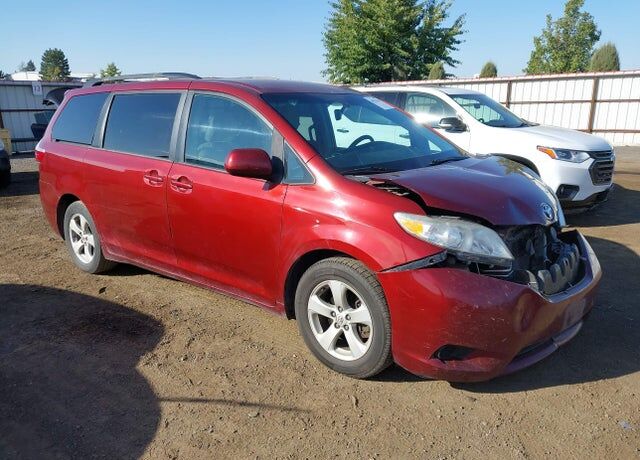 2015 TOYOTA Sienna