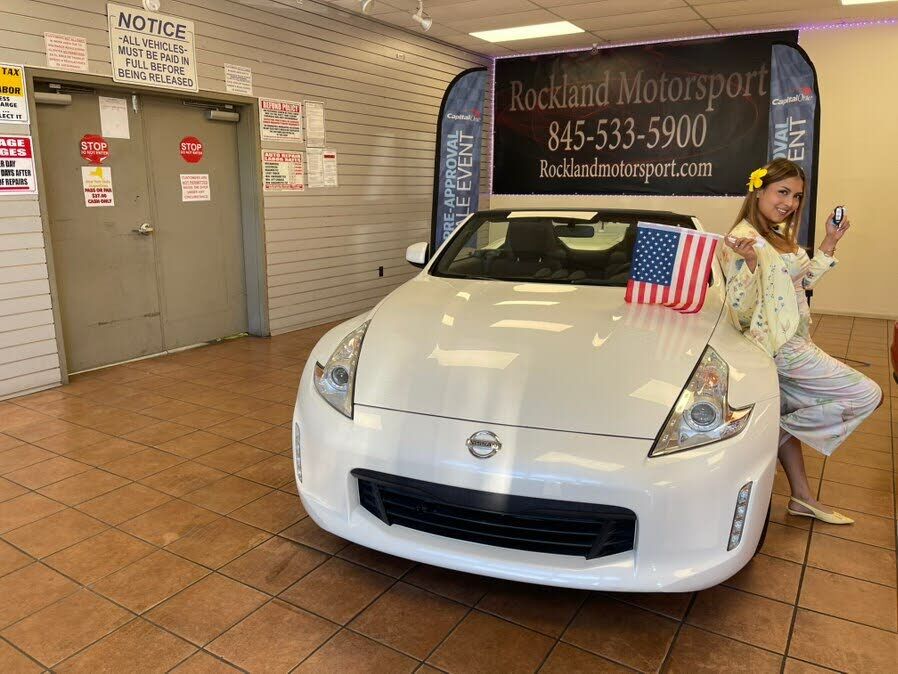 2016 NISSAN 370Z
