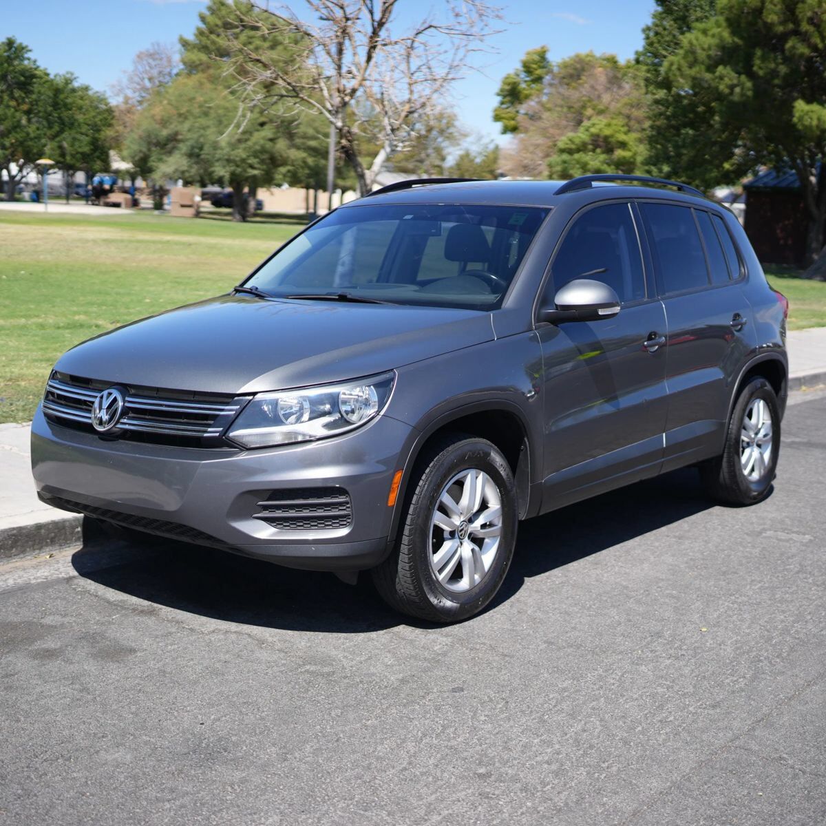 2017 VOLKSWAGEN Tiguan