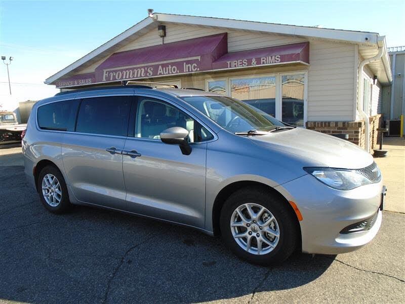 2021 CHRYSLER Voyager