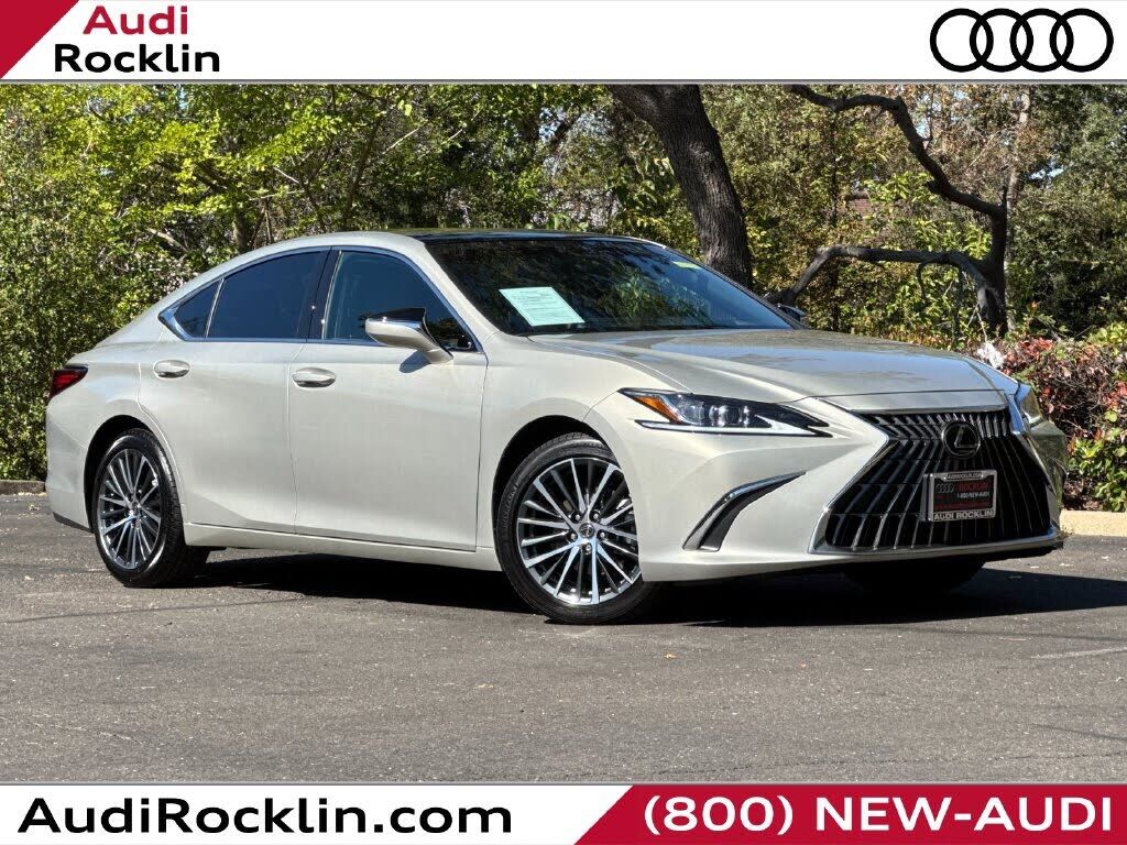 2025 LEXUS ES