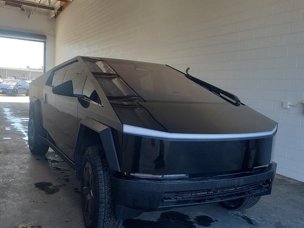 2025 TESLA Cybertruck