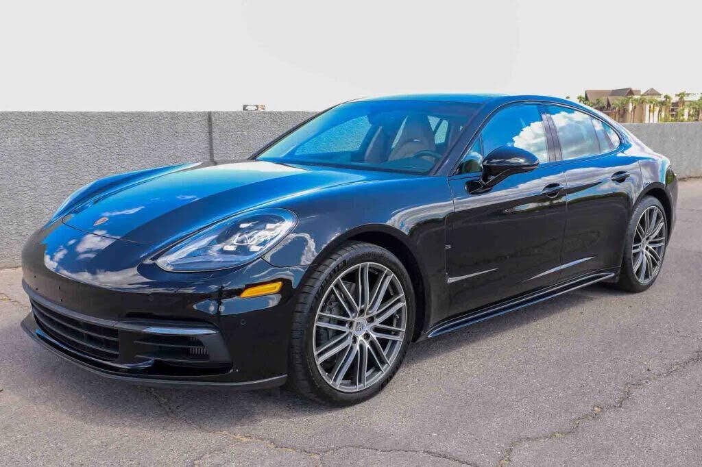 2018 PORSCHE Panamera