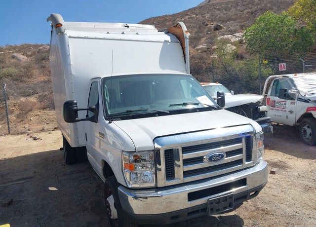 2017 FORD E-350