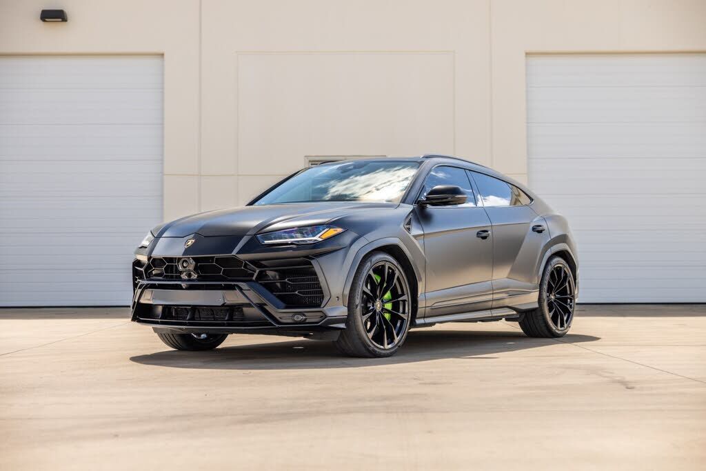 2022 LAMBORGHINI URUS
