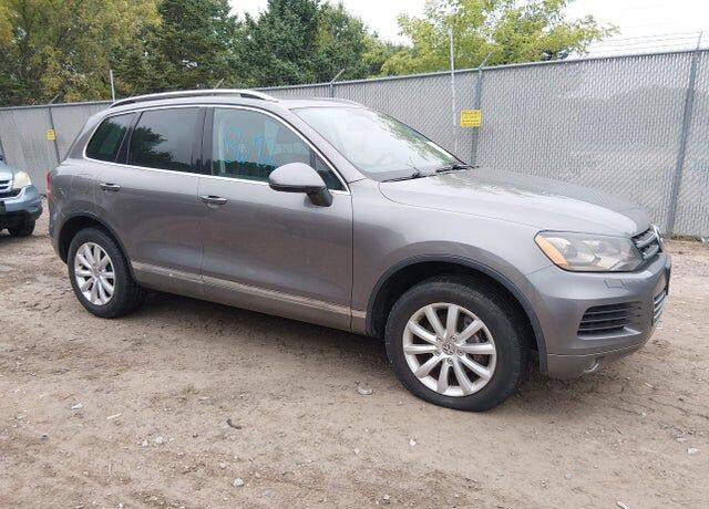 2012 VOLKSWAGEN Touareg