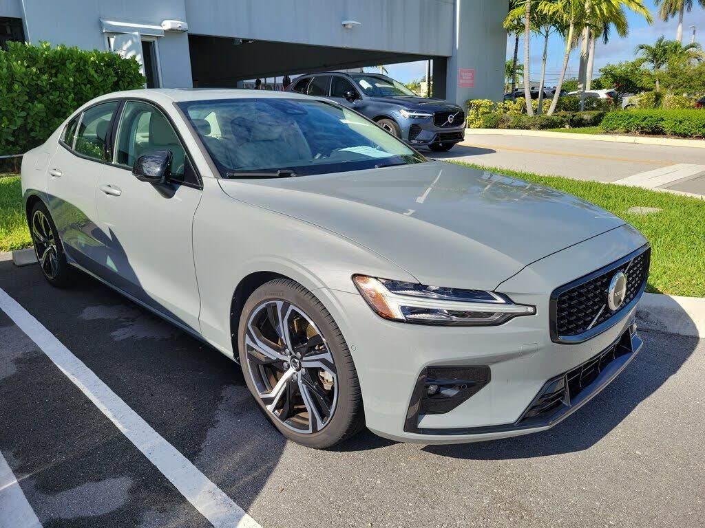2024 VOLVO S60