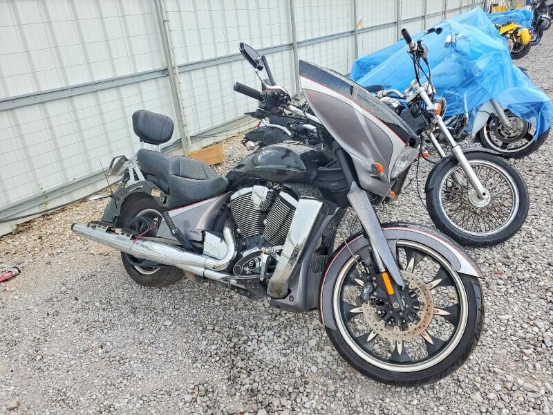 2015 VICTORY Magnum