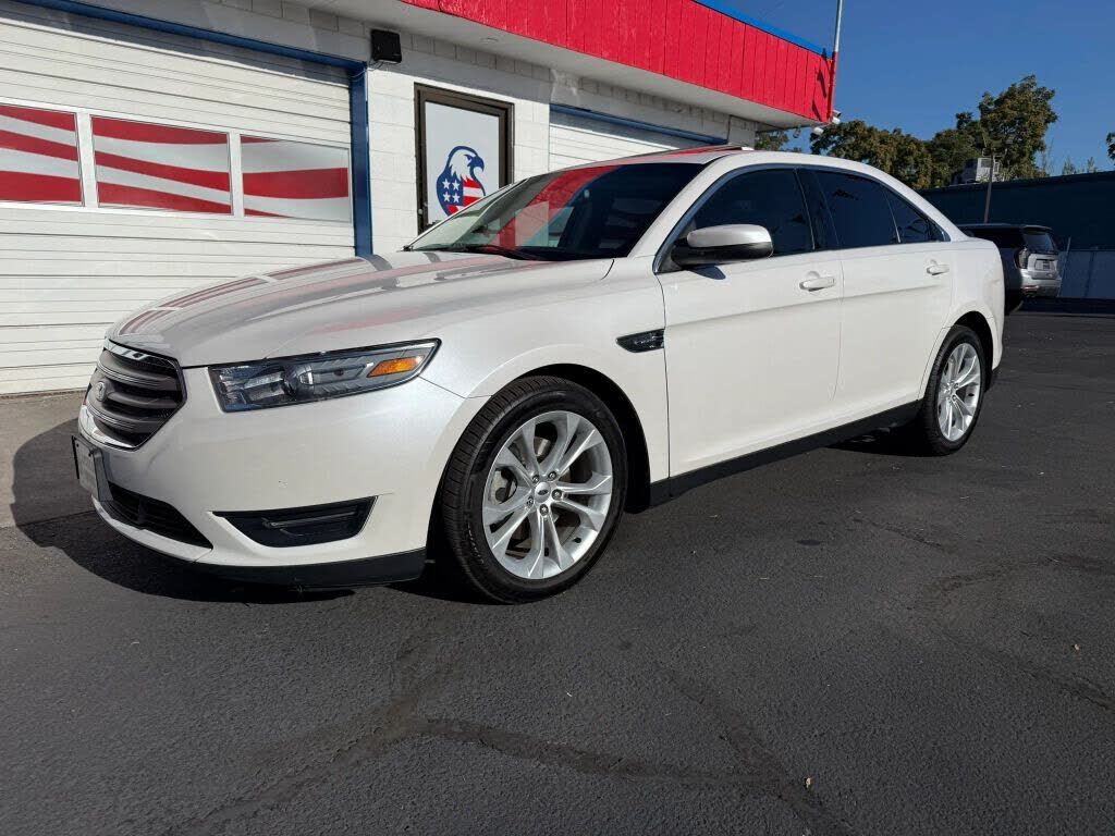 2013 FORD Taurus
