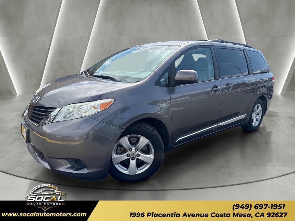 2012 TOYOTA Sienna