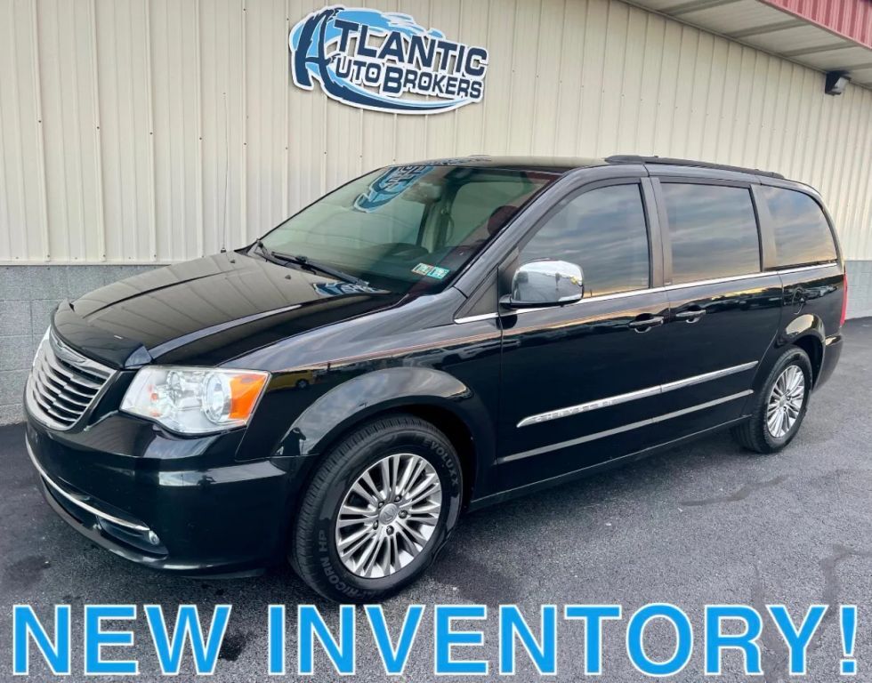 2014 CHRYSLER Town and Country