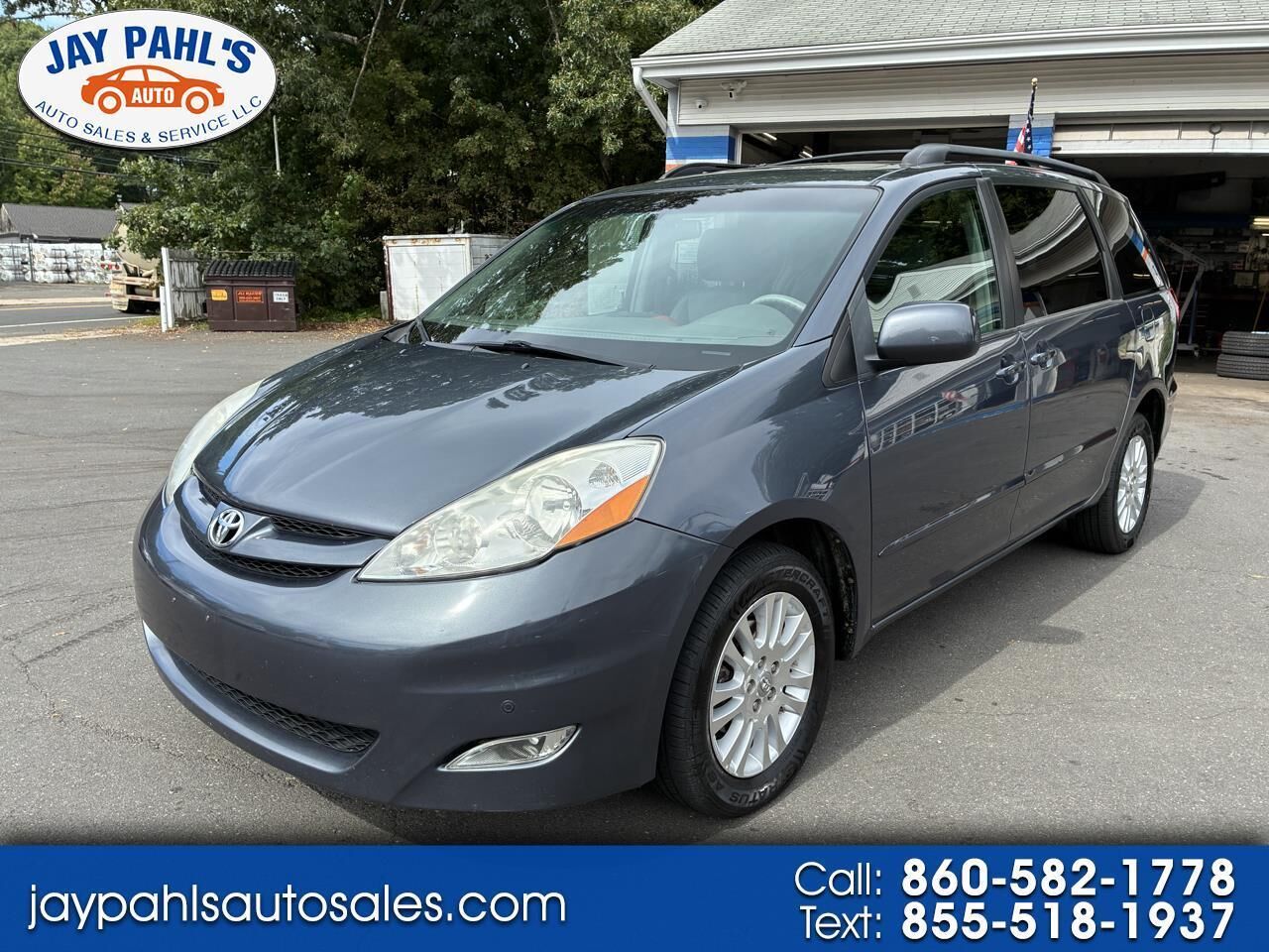 2010 TOYOTA Sienna