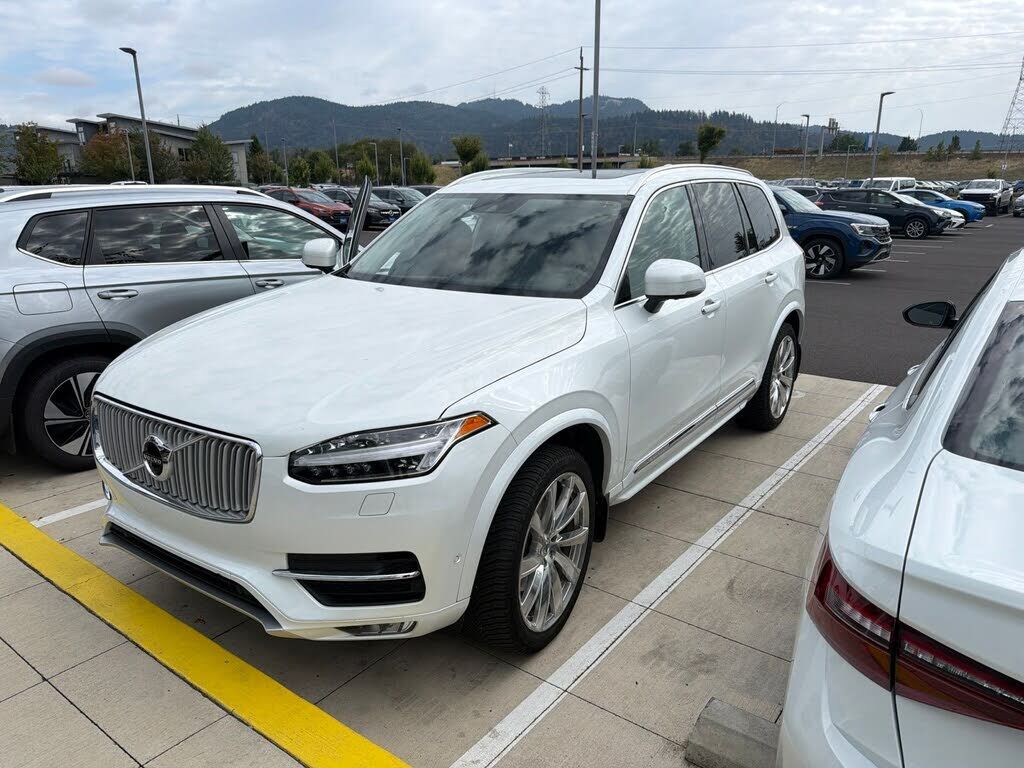 2016 VOLVO XC90