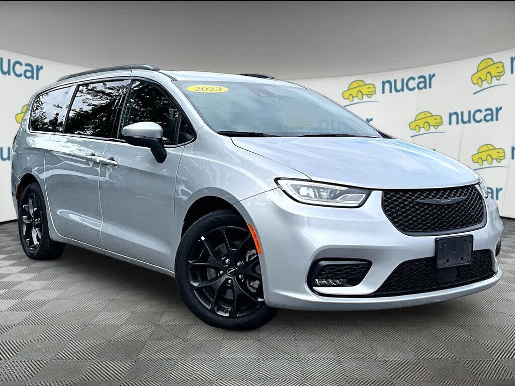 2023 CHRYSLER Pacifica