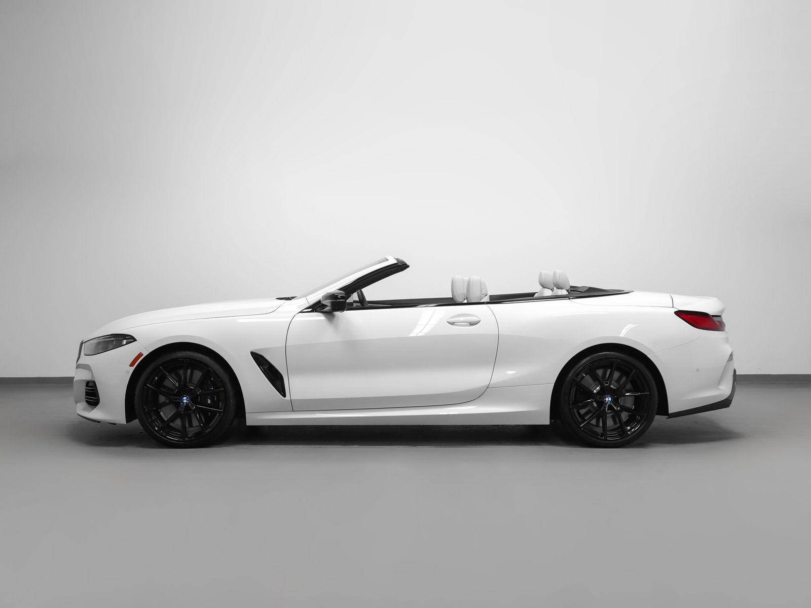 2026 BMW M850i