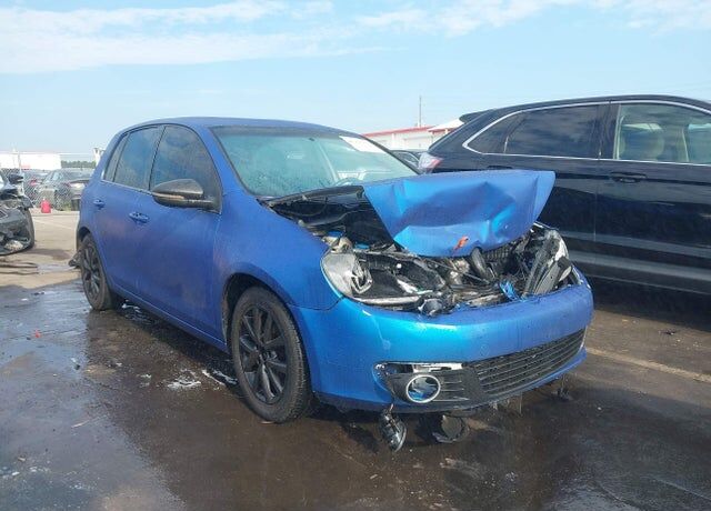 2011 VOLKSWAGEN Golf