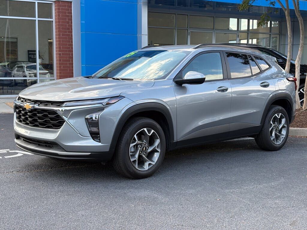 2025 CHEVROLET Trax