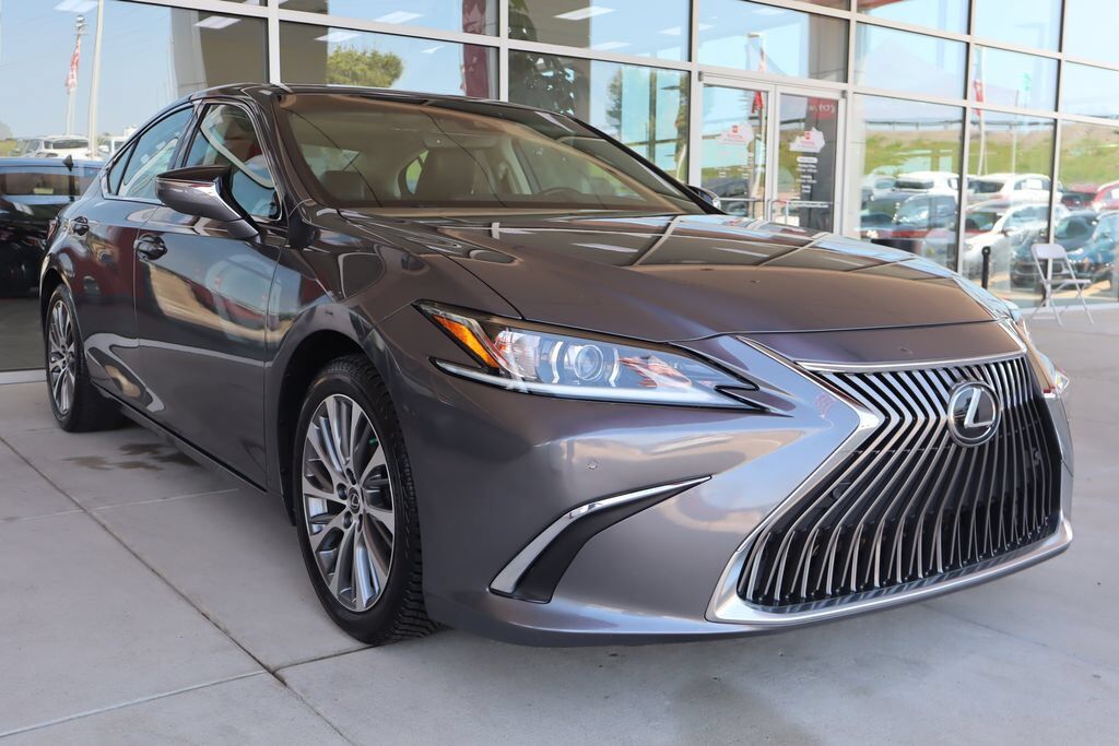2020 LEXUS ES