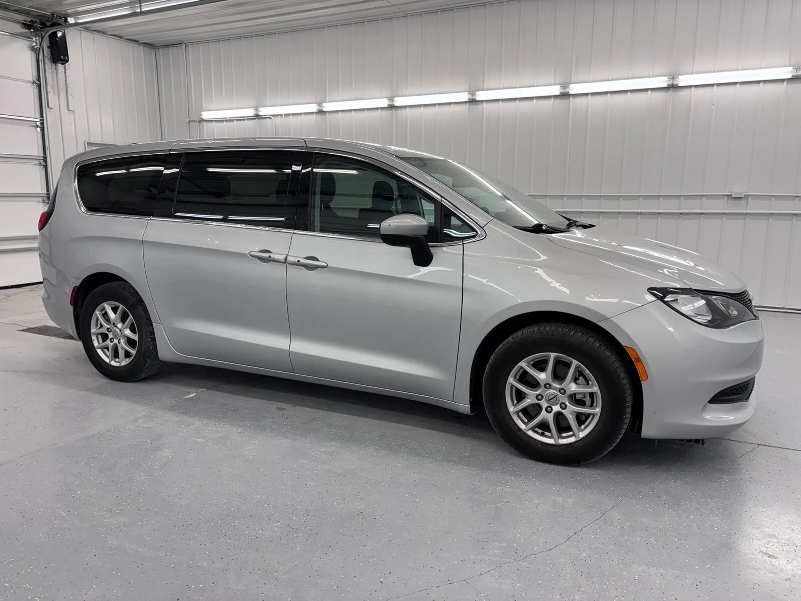 2022 CHRYSLER Voyager