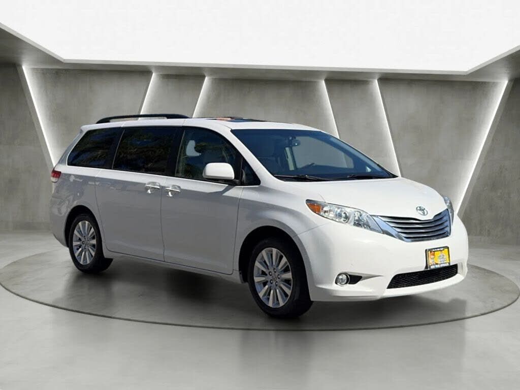 2011 TOYOTA Sienna