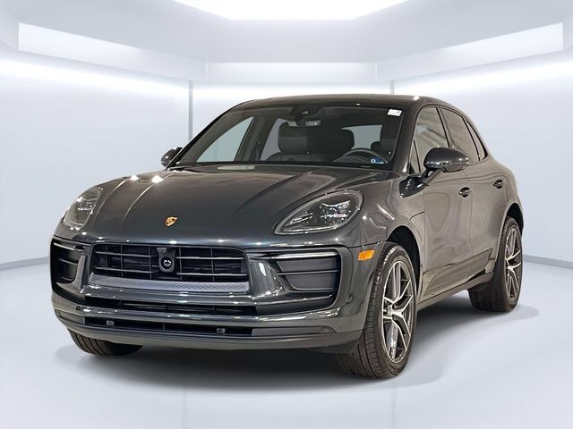 2025 PORSCHE Macan