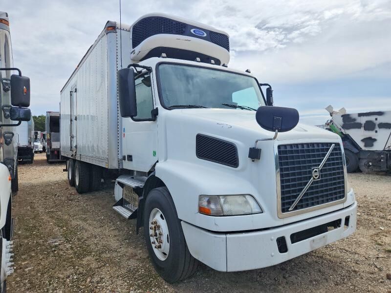 2016 VOLVO TRUCK VNM