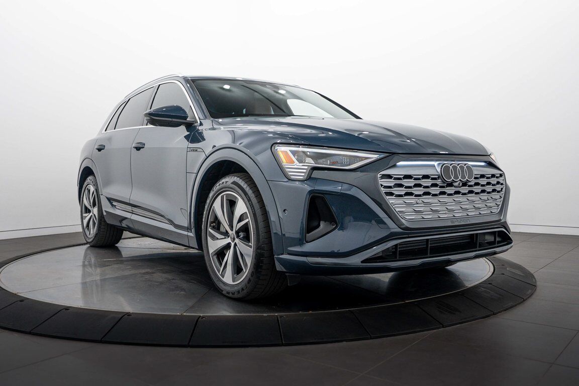 2024 AUDI Q8