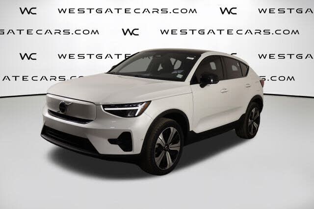 2023 VOLVO C40