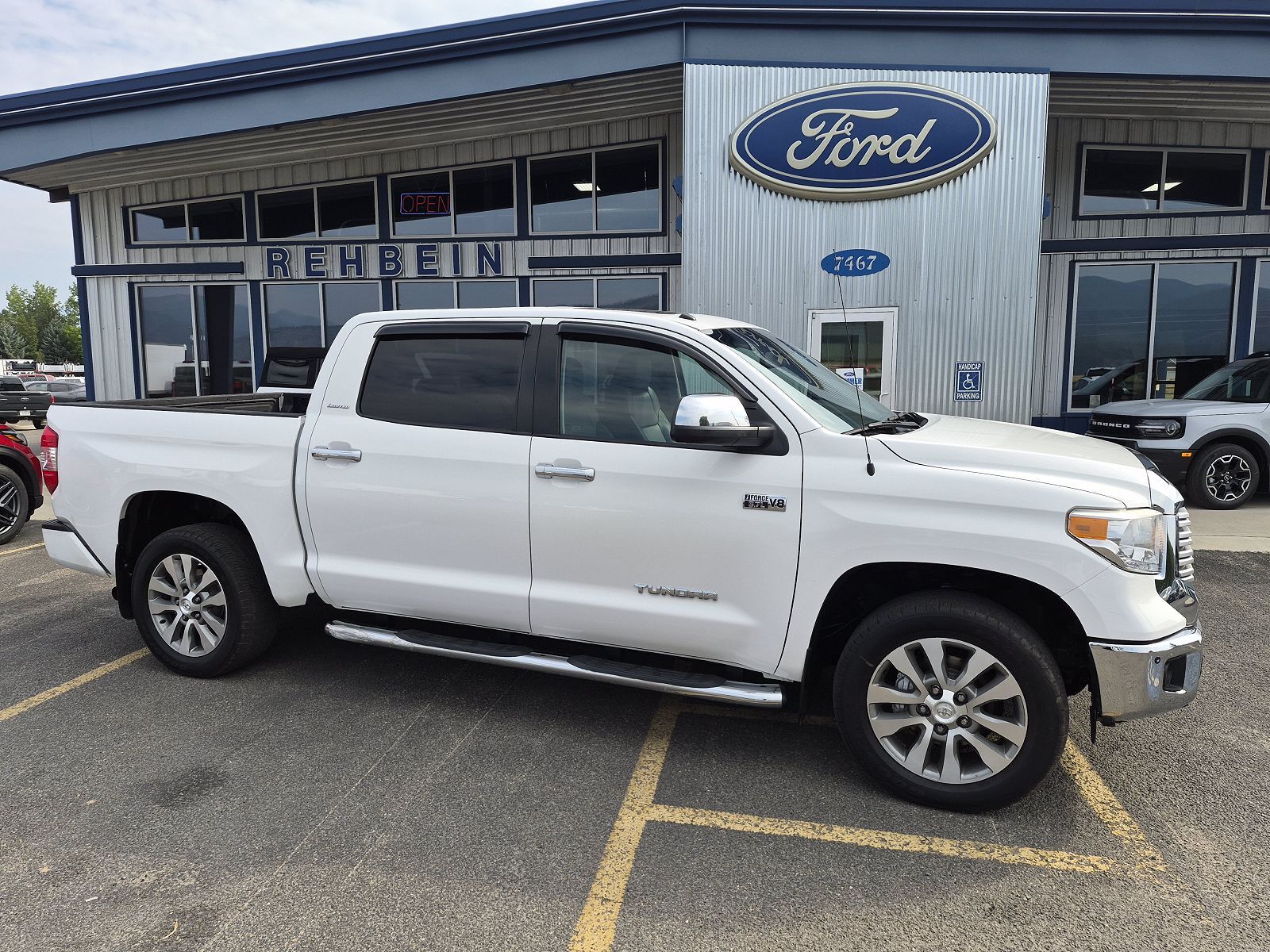 2017 TOYOTA Tundra