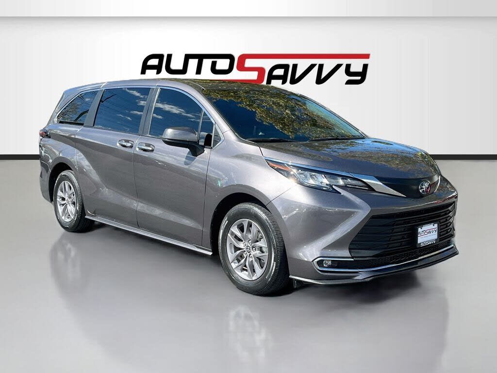 2023 TOYOTA Sienna