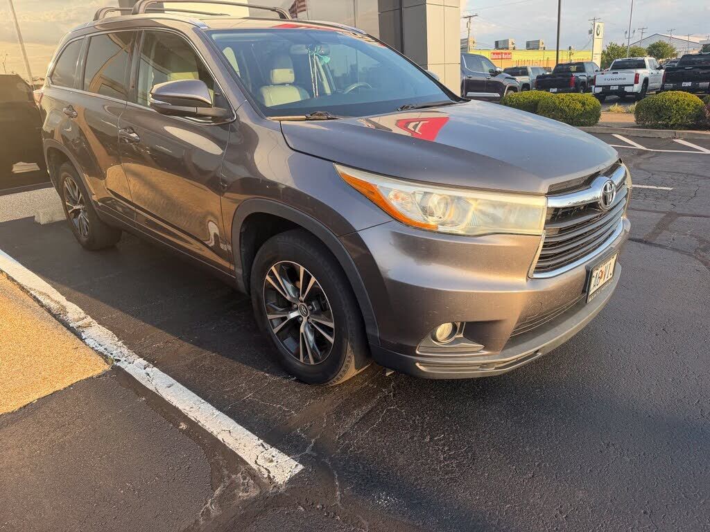 2016 TOYOTA Highlander