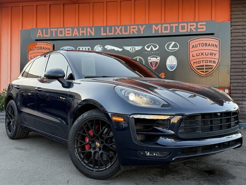 2018 PORSCHE Macan